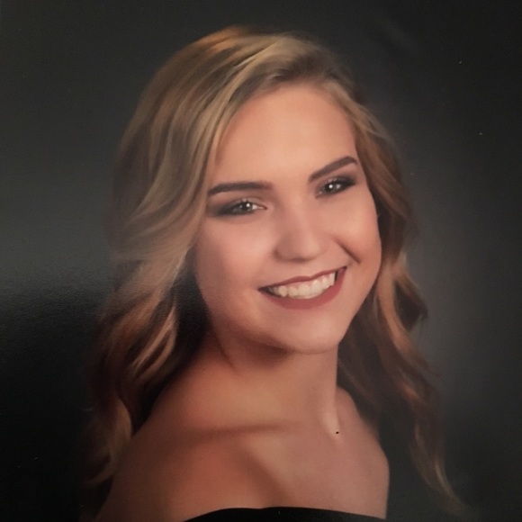 Meet your Posher, Jennifer - Picture 3 of 8